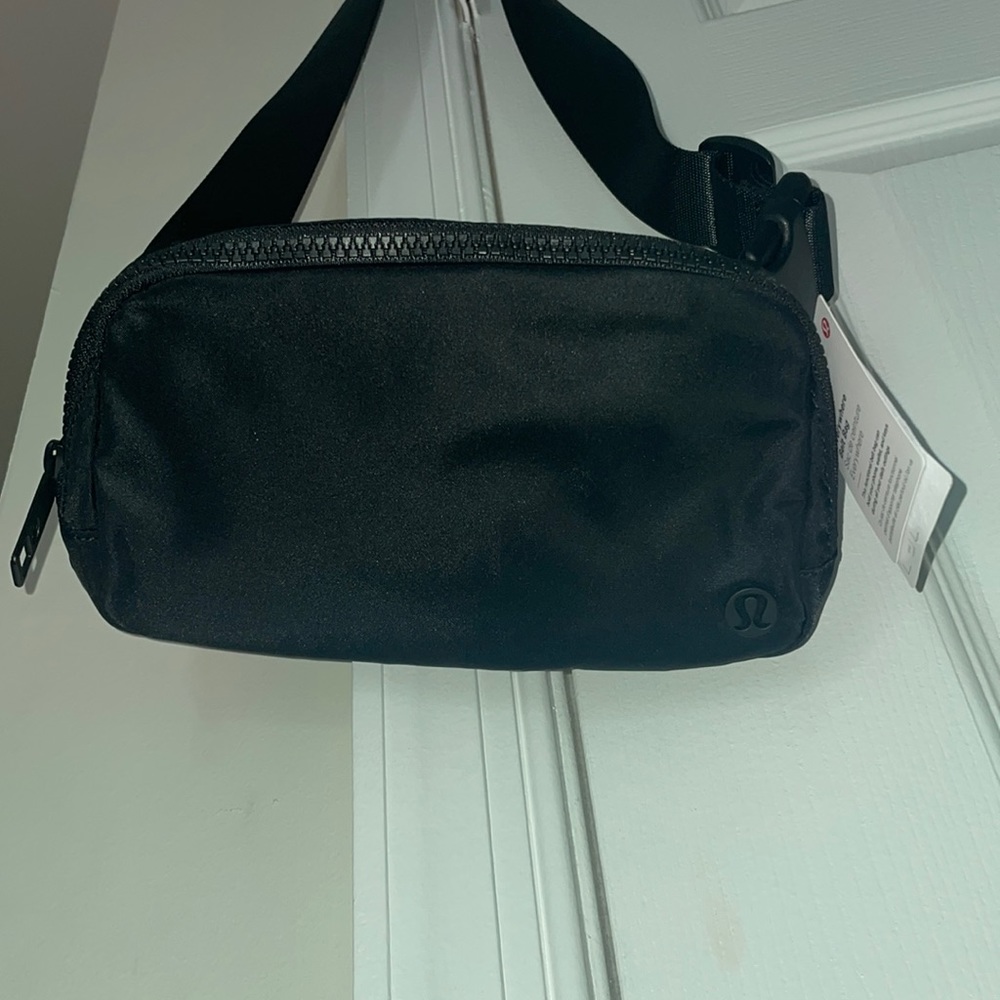 Brand new lululemon belt bag